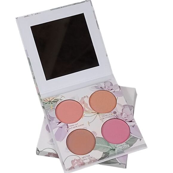Seraphine Botanicals Lily + Blossom Lily Infused Blush Palette in Soft Bouquet - Picture 5 of 6